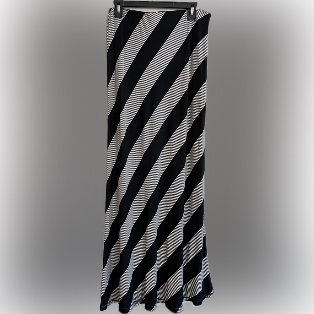 Max Studio Diagonal Stripe Maxi Skirt, Extra Long 38”, Rayon/Spandex, Size M